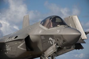 navy_pilot_taxis_in_an_f-35c_lightning_ii_carrier_variant_on_the_flight_deck_of_the_uss_george_washington._29022078605